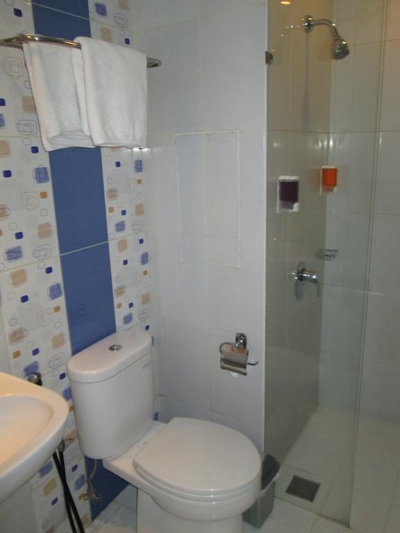 Dewarna Hotel Arifin Bunul Room photo